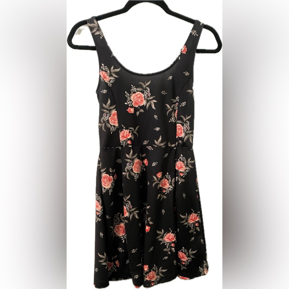 Divided h&m women’s skater dress black with pink roses size 6